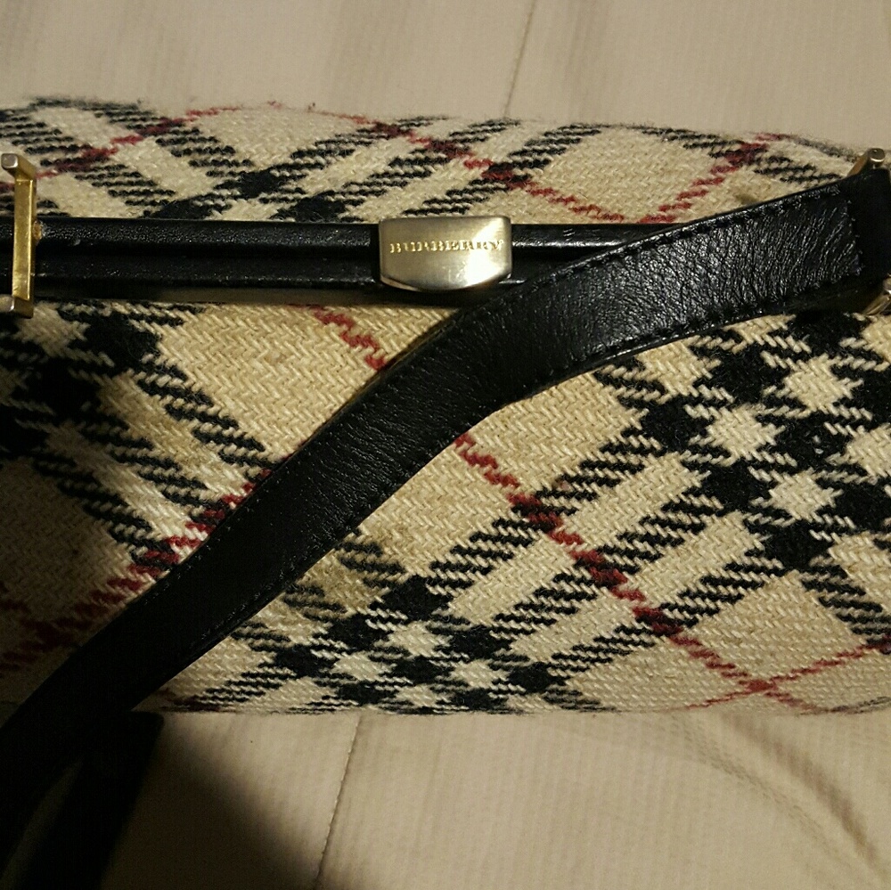 Burberry Shoulder Bag 🔥 - Picture 4 of 7